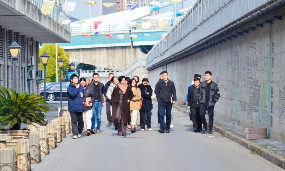 “走進(jìn)園區(qū)，共享未來(lái)”鏡湖區(qū)高層次人才服務(wù)企業(yè)雙向促進(jìn)對(duì)接交流活動(dòng)在園舉辦